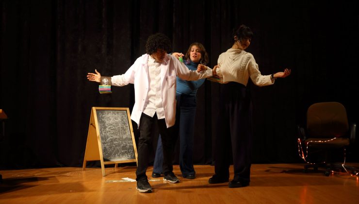 Turgutlu’da tiyatro etkinliği |Hem Çocuklar Hem Yetişkinler Eğlendi