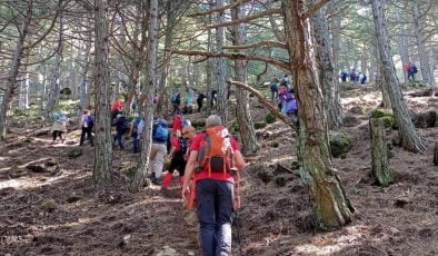 TURBELDAK üyeleri Spil Dağı’na tırmandı | Spil Dağı’nda doğanın keyfini çıkartıldı